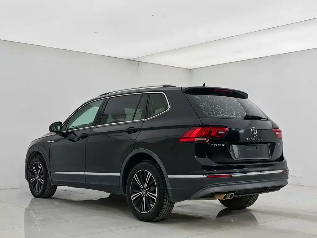 Volkswagen Tiguan L — фото 10