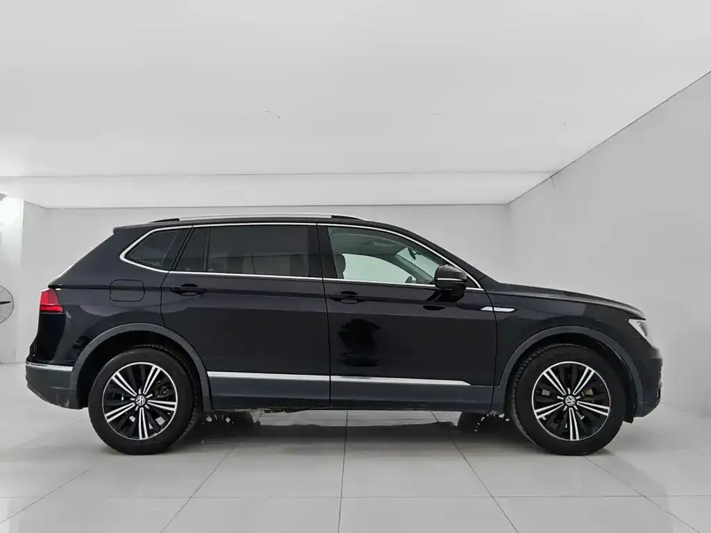 Volkswagen Tiguan L — фото 4