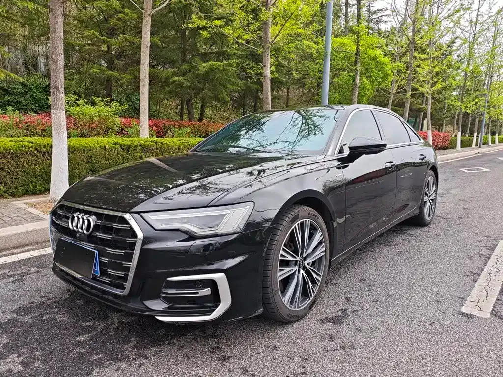 Audi A6L — фото 1