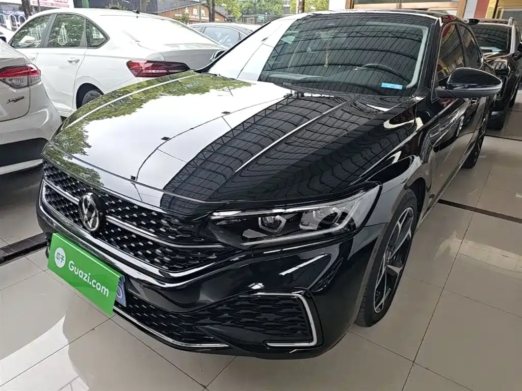 Volkswagen Passat — фото 1