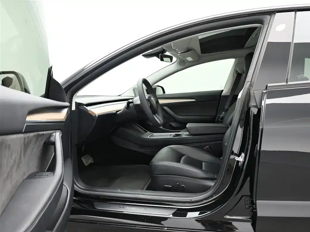 Tesla Model 3 — фото 10