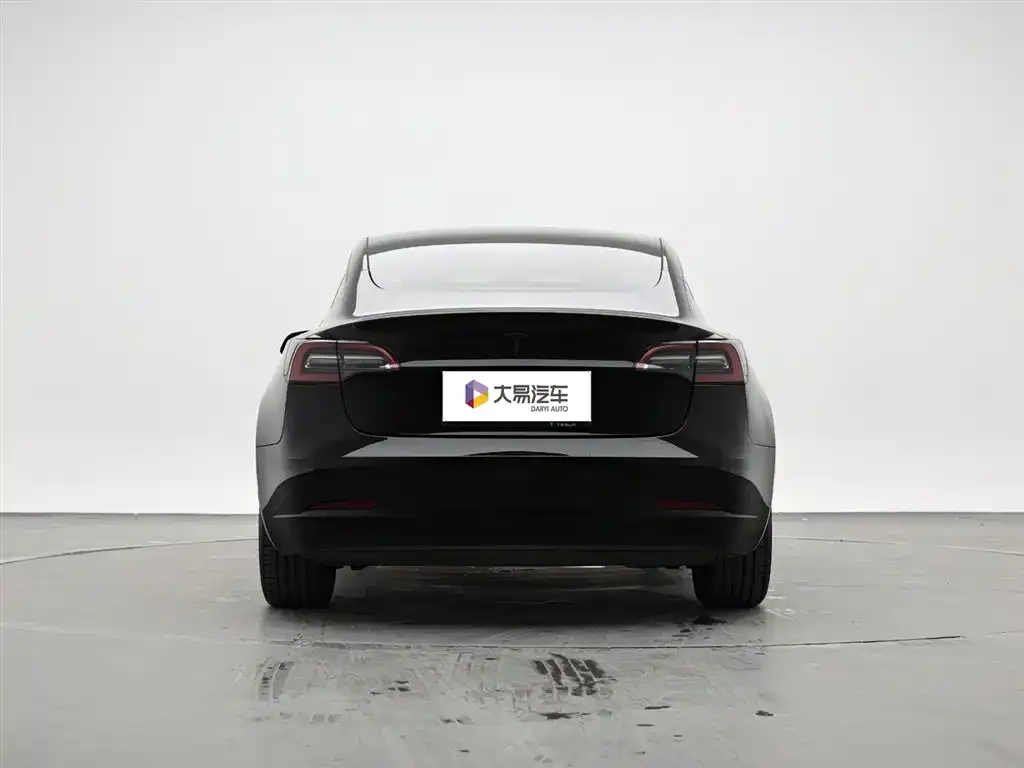 Tesla Model 3 — фото 2