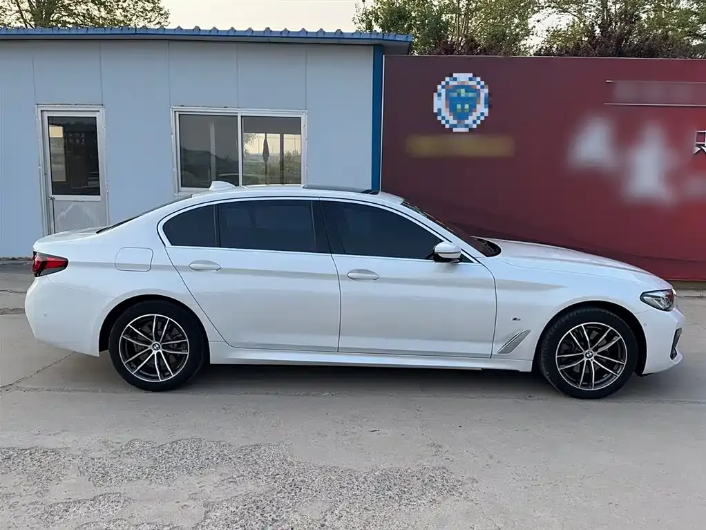 BMW 5 Series — фото 10