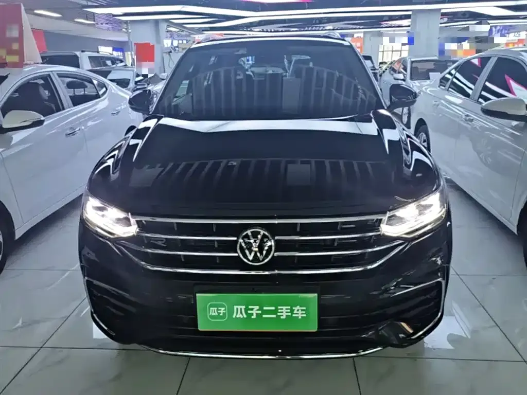 Volkswagen Tiguan L — фото 10