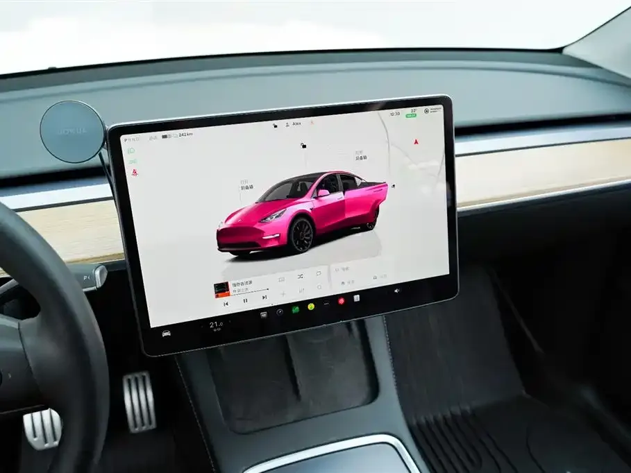Tesla Model Y — фото 4