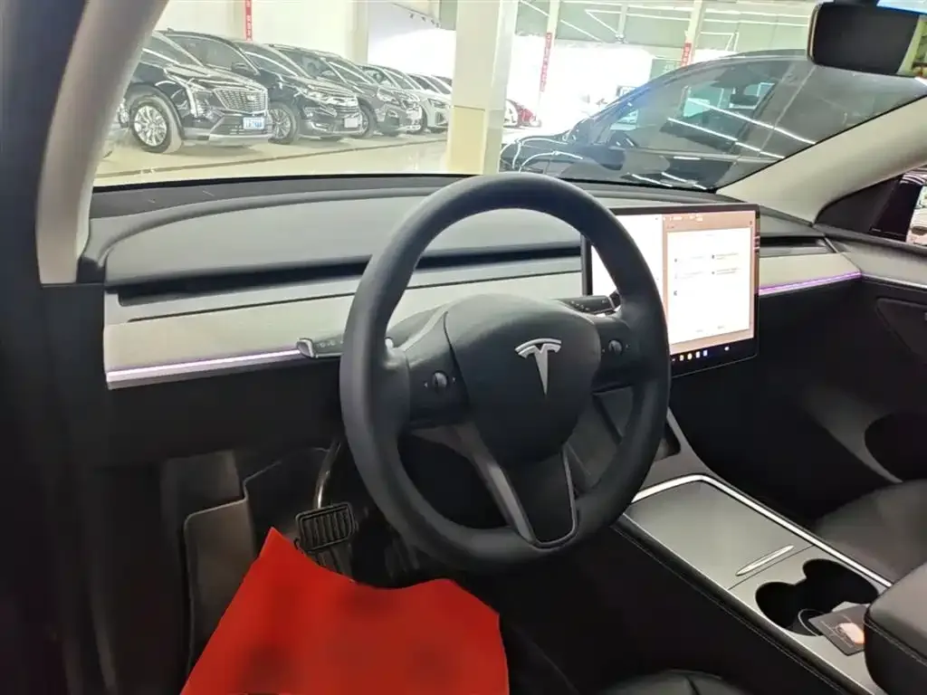 Tesla Model Y — фото 2