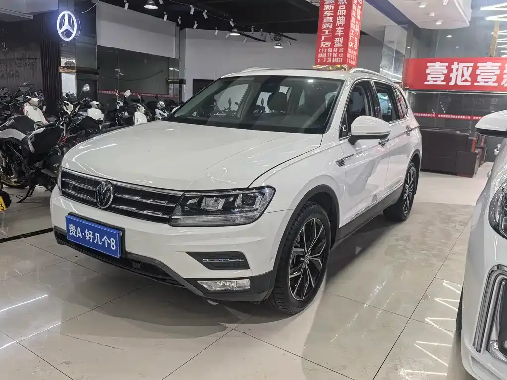 Volkswagen Tiguan L — фото 1