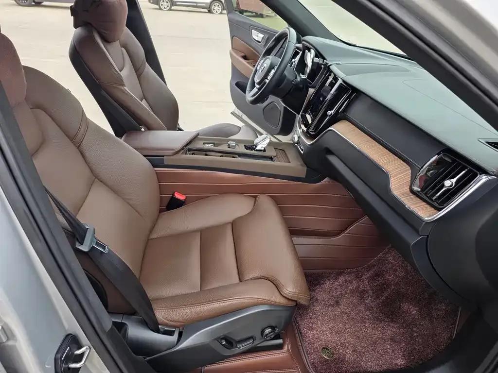 Volvo XC60 2022 из CN, фото 9