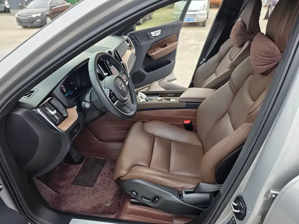 Volvo XC60 2022 из CN, фото 4