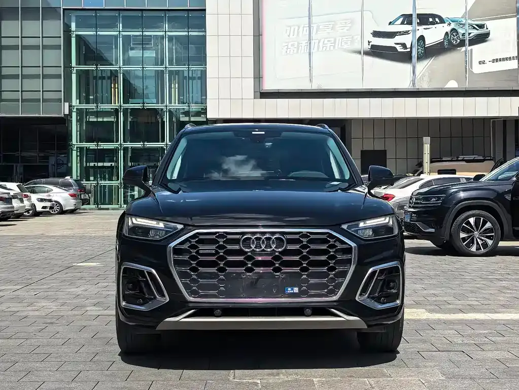 Audi Q5L — фото 9