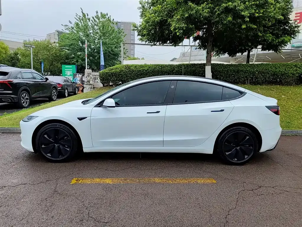 Tesla Model 3 — фото 10