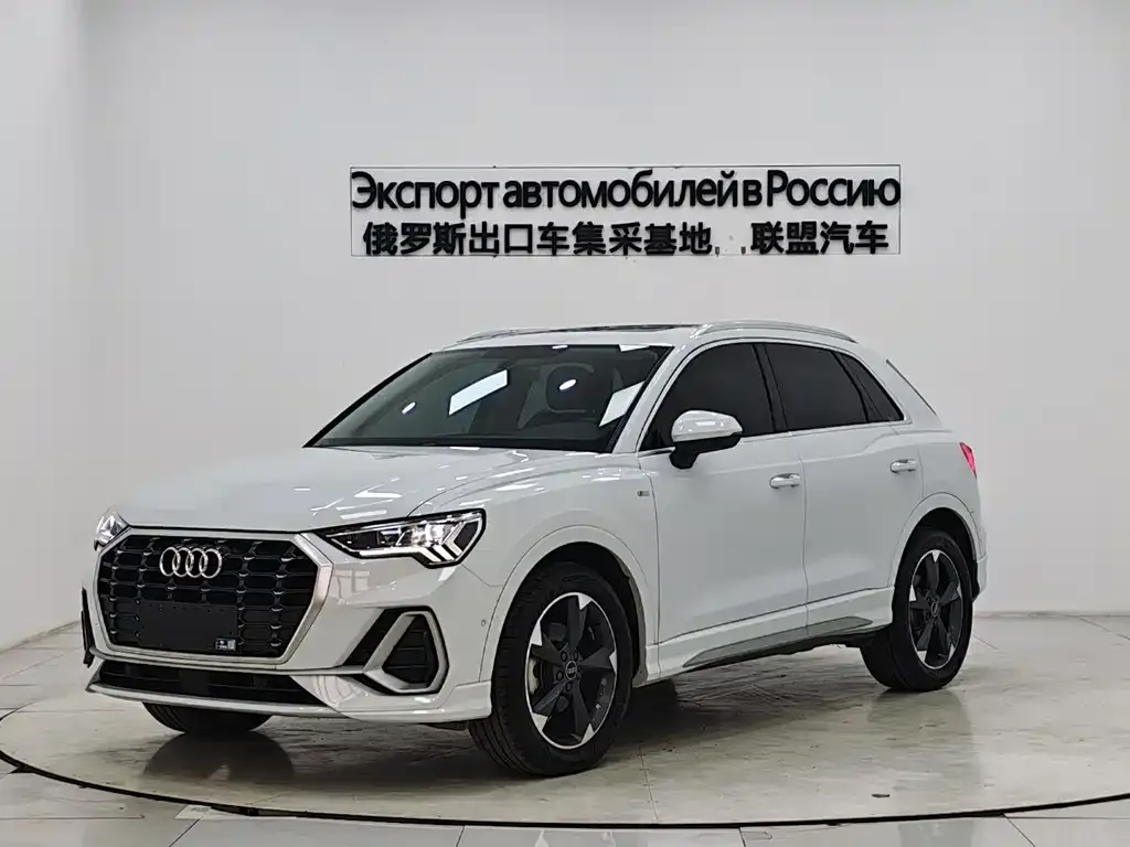 Audi Q3 — фото 1