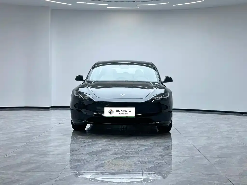 Tesla Model 3 — фото 4