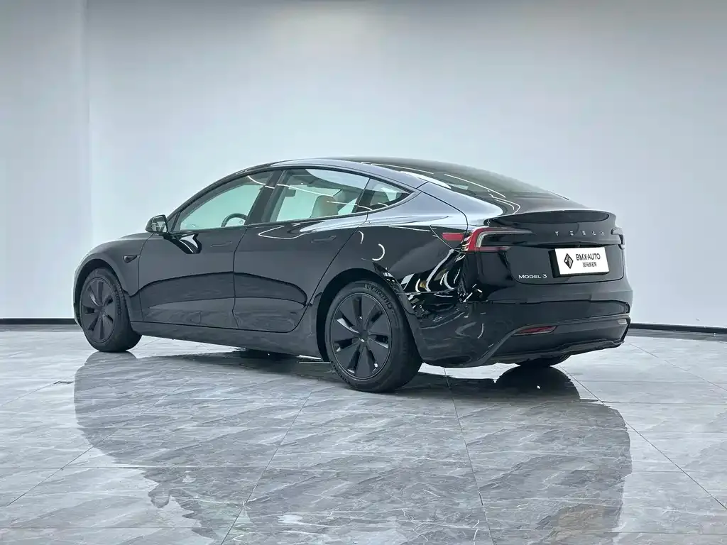 Tesla Model 3 — фото 9
