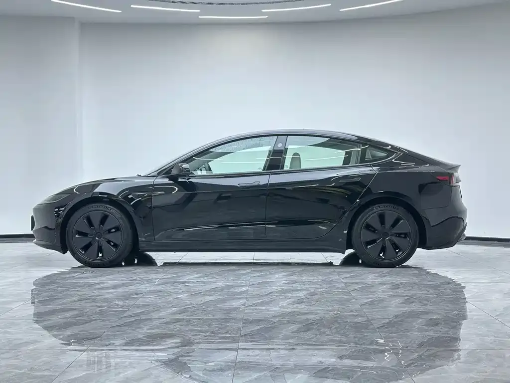 Tesla Model 3 — фото 8