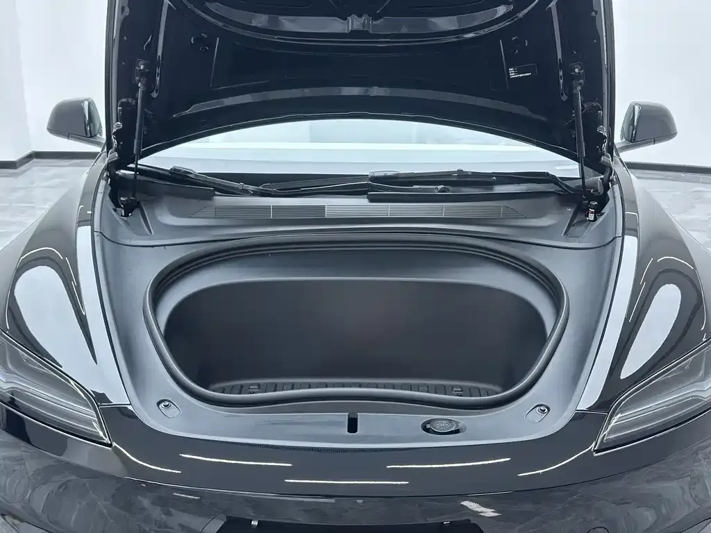 Tesla Model 3 — фото 10