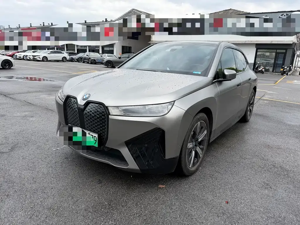 BMW iX