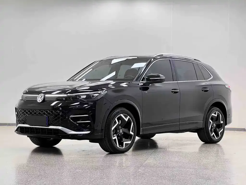 Volkswagen Tiguan L — фото 1