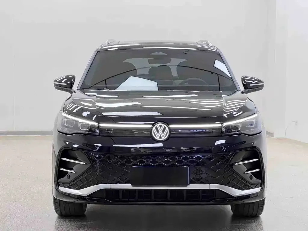 Volkswagen Tiguan L — фото 2