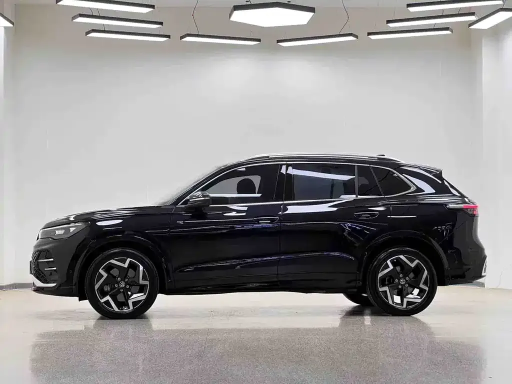 Volkswagen Tiguan L — фото 3