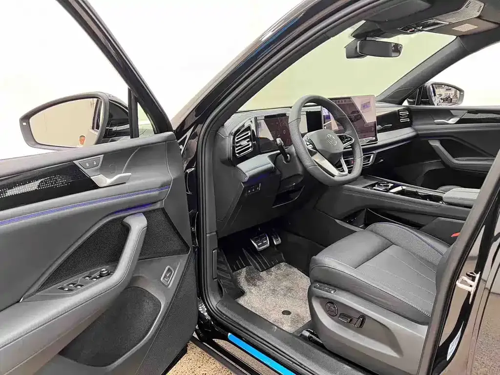 Volkswagen Tiguan L — фото 10