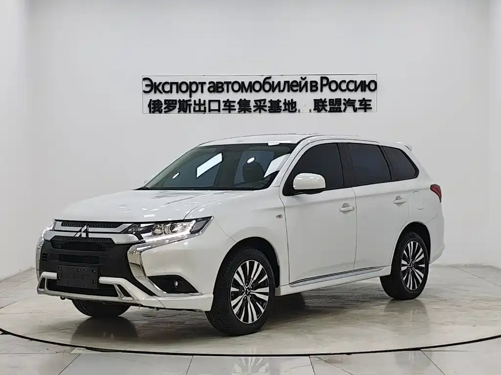 Mitsubishi Outlander — фото 1