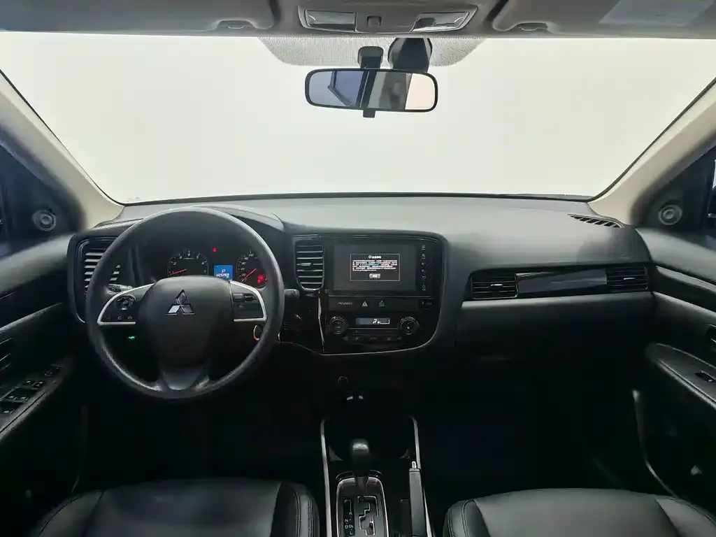 Mitsubishi Outlander — фото 10