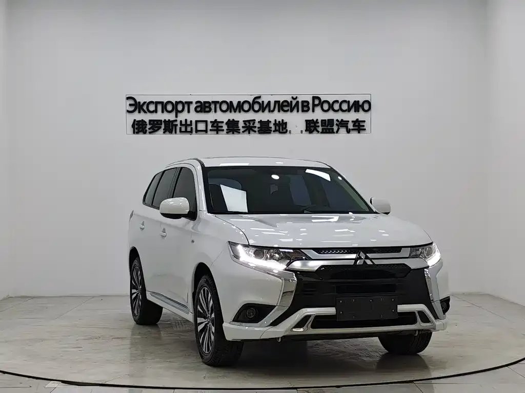 Mitsubishi Outlander — фото 6