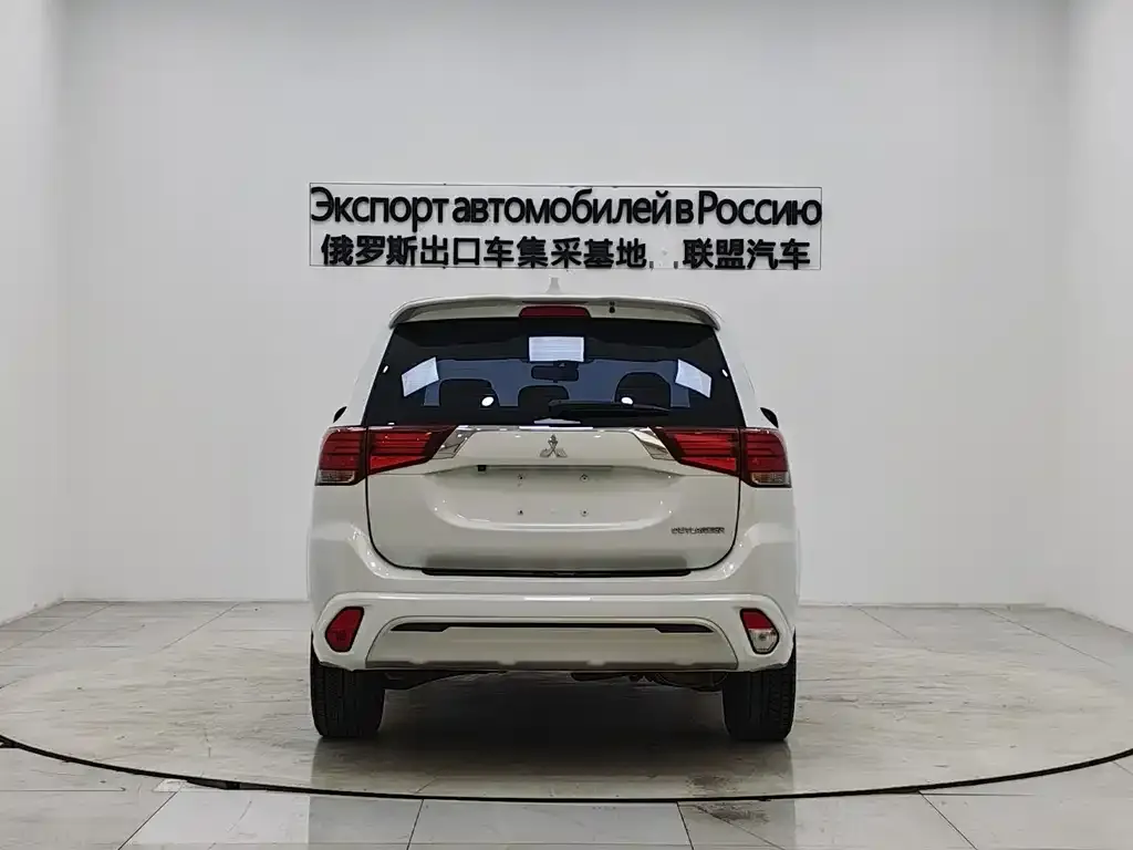 Mitsubishi Outlander — фото 3