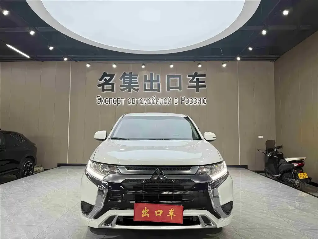 Mitsubishi Outlander 2022 из CN, фото 2