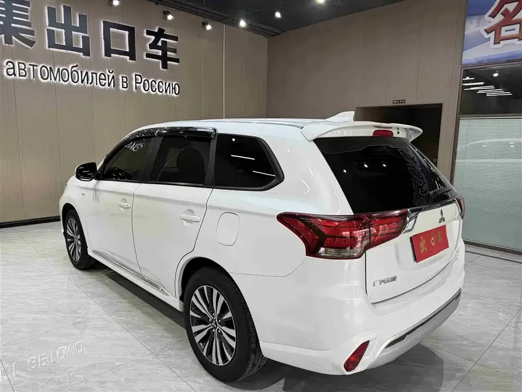 Mitsubishi Outlander 2022 из CN, фото 9