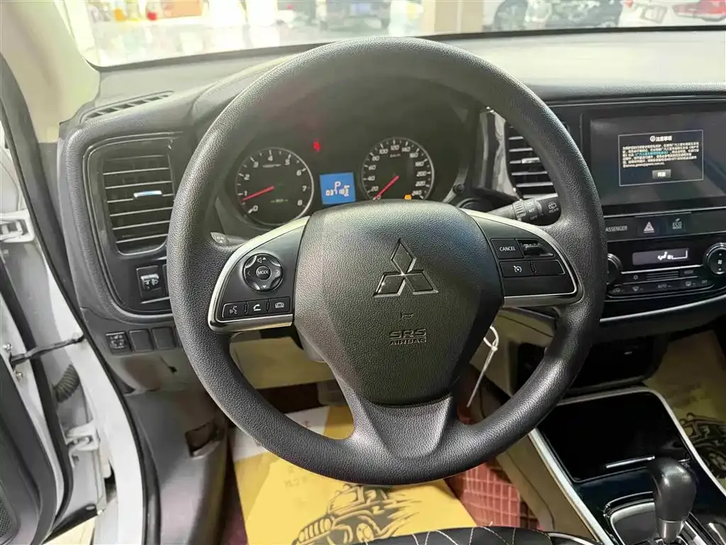 Mitsubishi Outlander 2022 из CN, фото 10