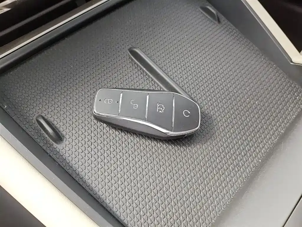 BYD Qin L — фото 10