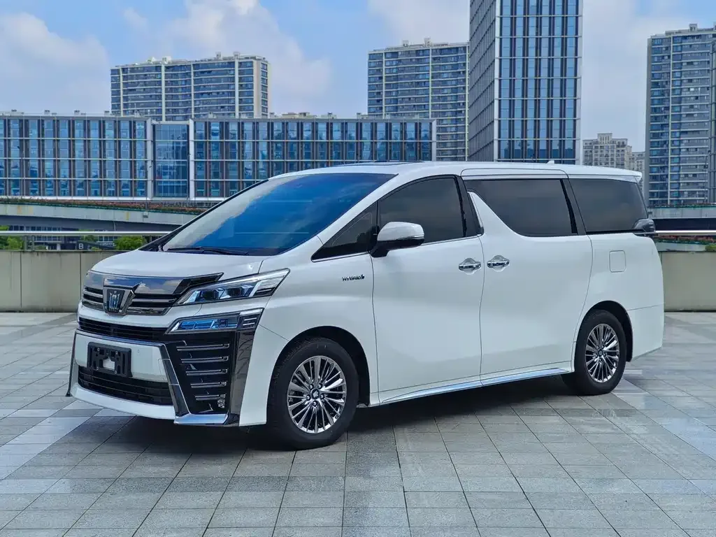 Toyota Vellfire — фото 1