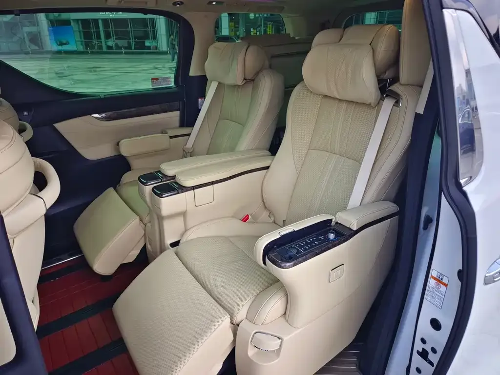 Toyota Vellfire — фото 5
