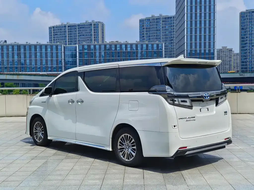 Toyota Vellfire — фото 8