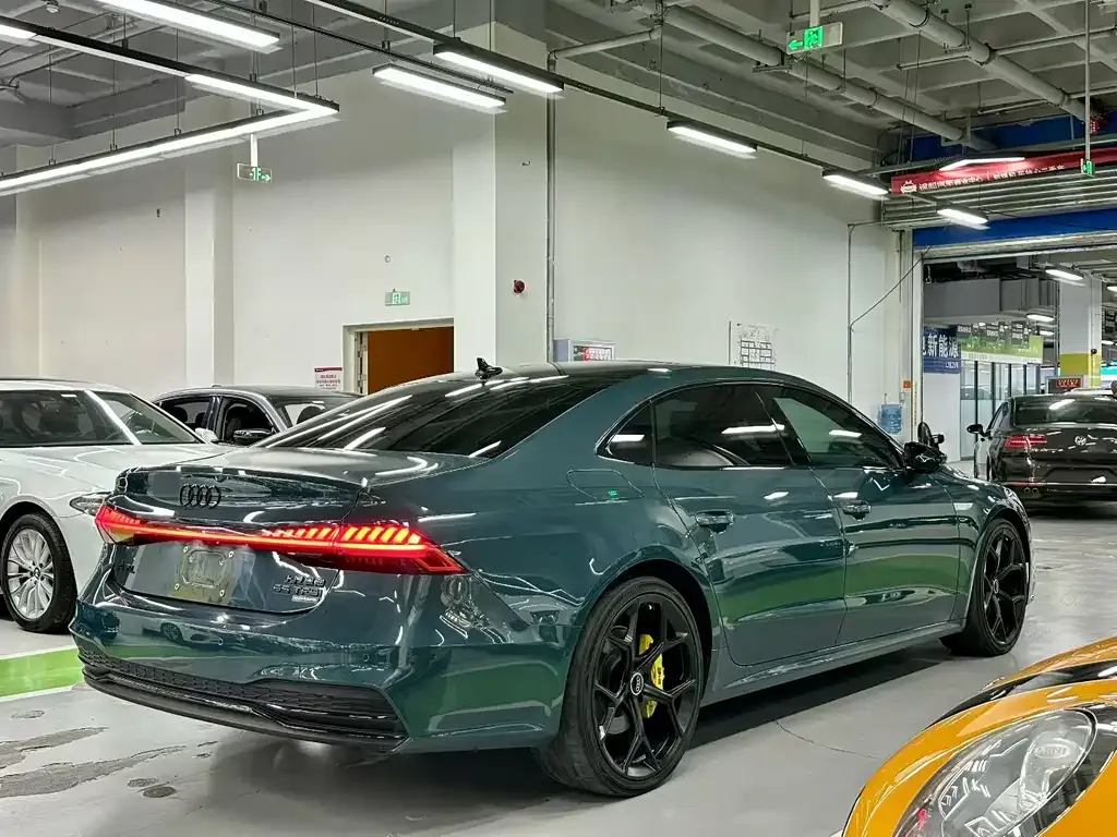 Audi A7L — фото 8
