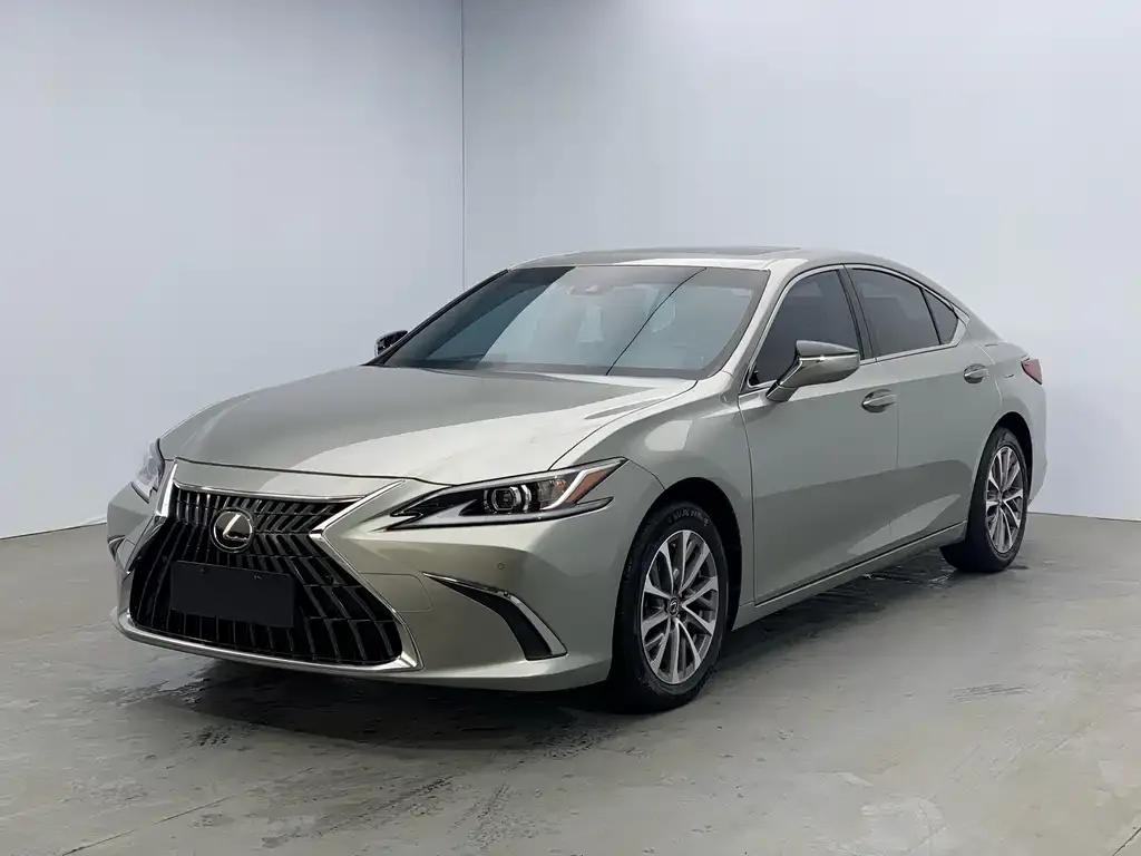 Lexus ES — фото 1