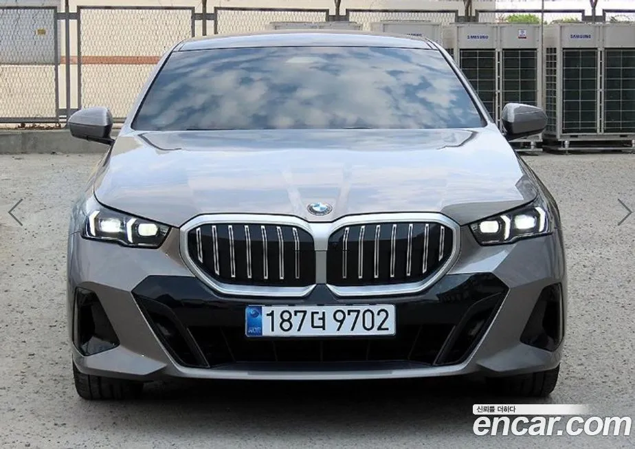 BMW 5-Series — фото 1