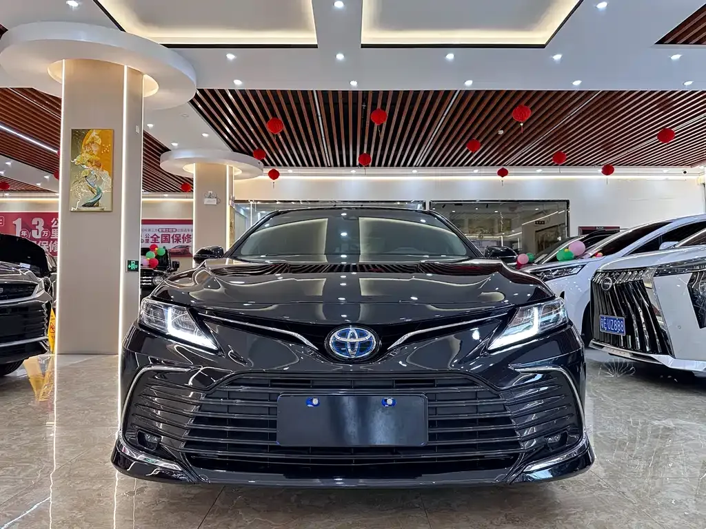 Toyota Camry — фото 3