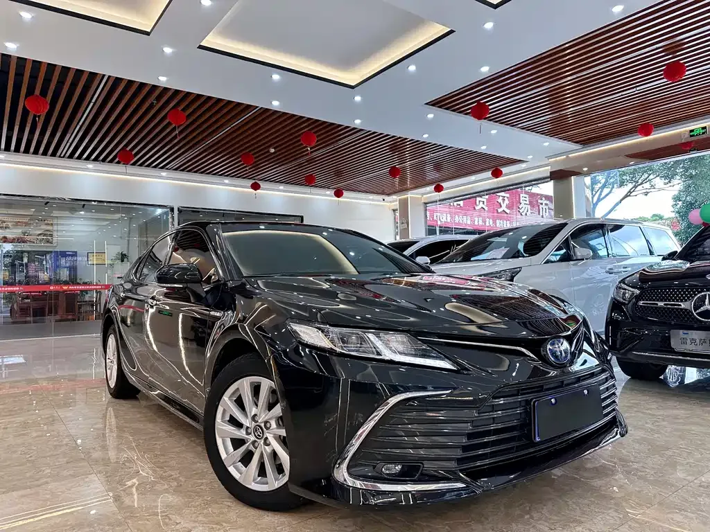 Toyota Camry — фото 10