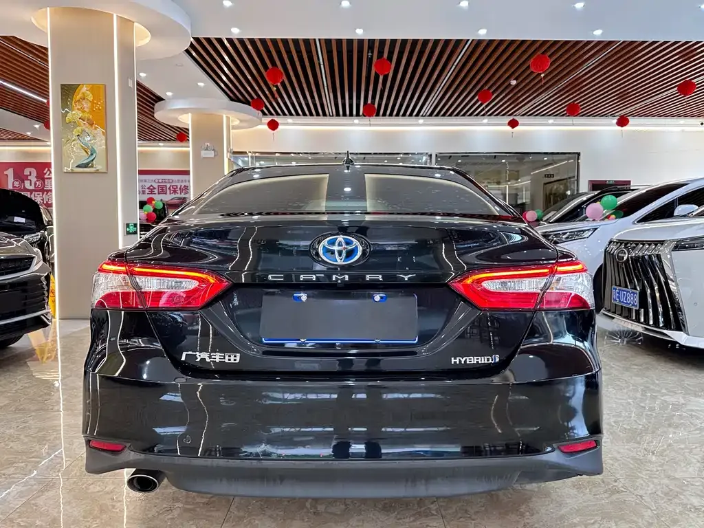 Toyota Camry — фото 5