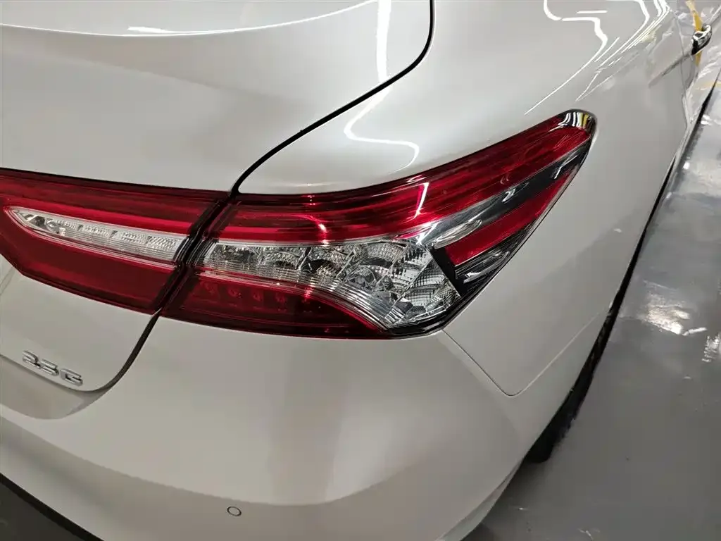 Toyota Camry — фото 4