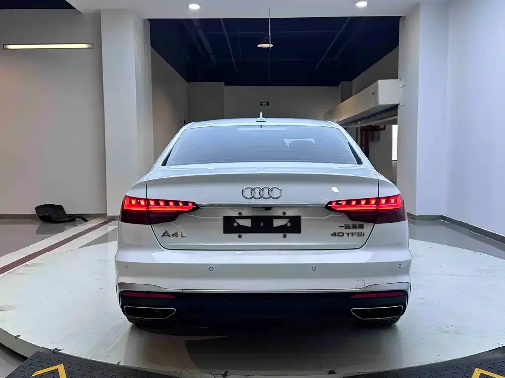 Audi A4L 2022 из CN, фото 2