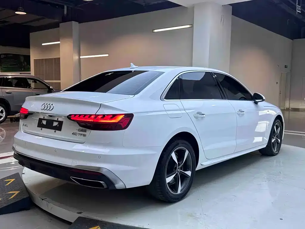 Audi A4L 2022 из CN, фото 7