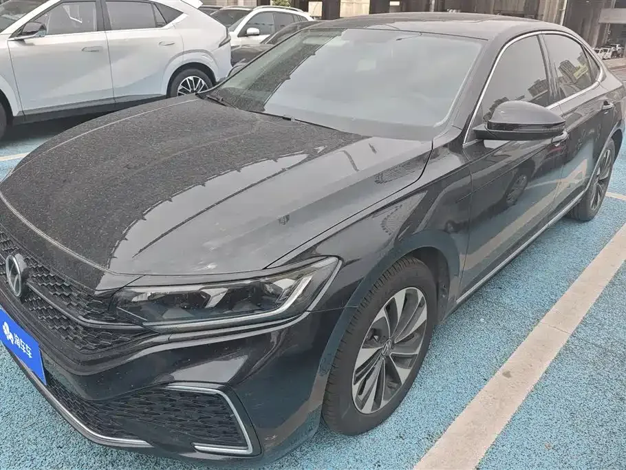 Volkswagen Passat — фото 1