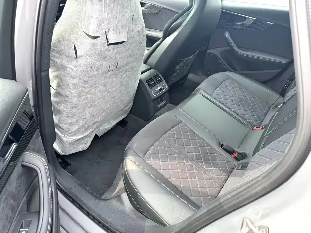 Audi RS 4 2026 из CN, фото 2