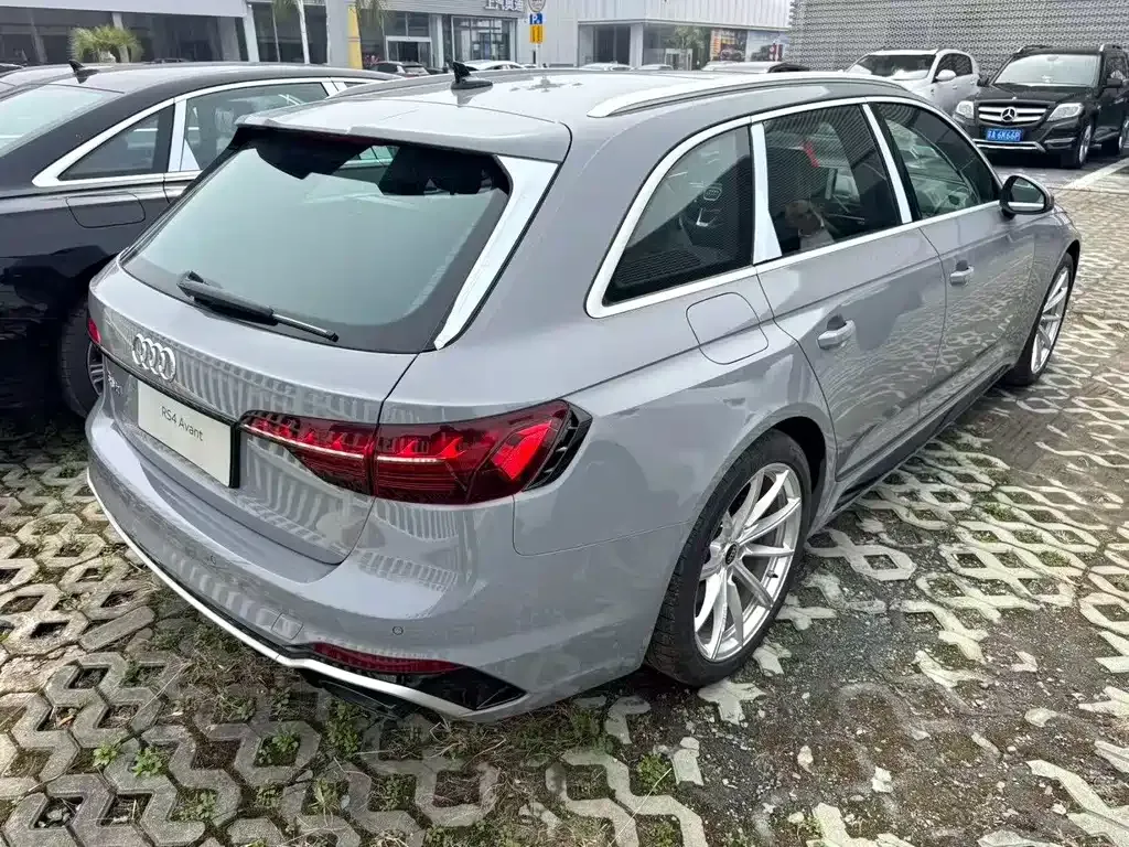 Audi RS 4 2026 из CN, фото 3