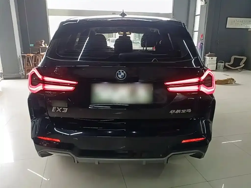 BMW iX3 — фото 10