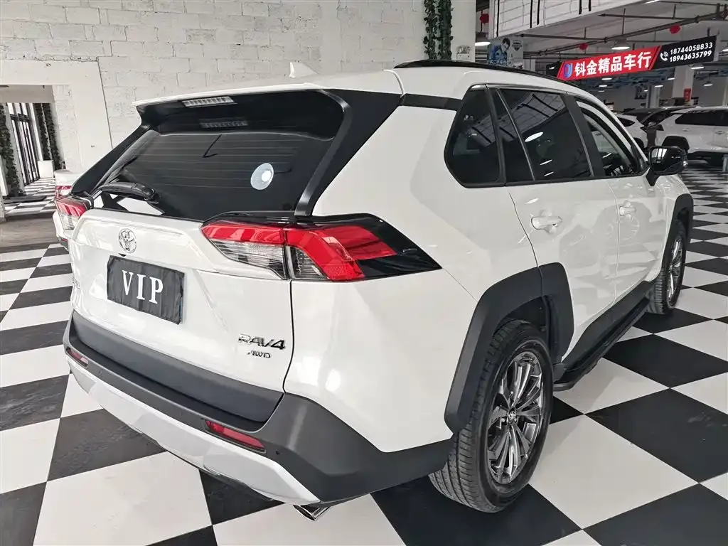 Toyota RAV4 — фото 6